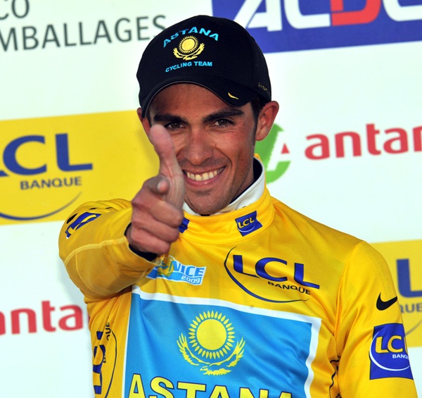 Alberto_Contador_thumbs_up.jpg
