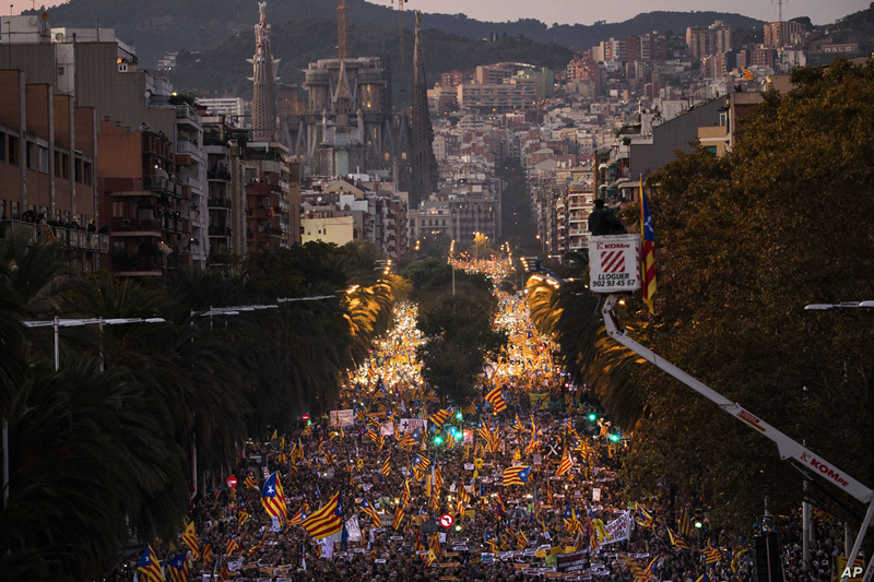 barcelona-referendum-march-800